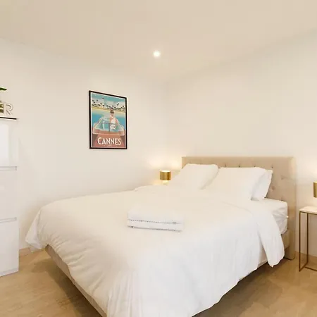 Elegant One Of Golden Square Apartman *