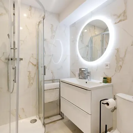 Elegant One Of Golden Square Apartman *